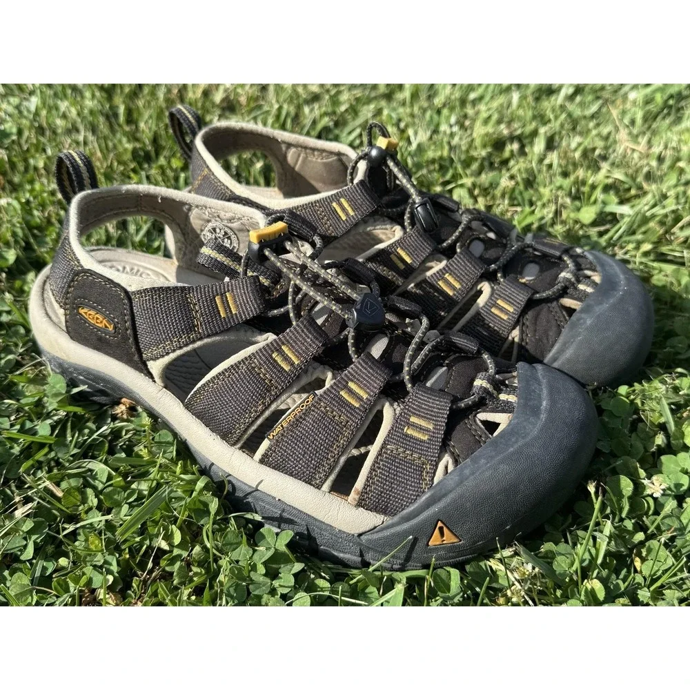 KEEN Newport H2 Shoes Mens Size 9.5 Brown Waterproof Hiking Sandals Closed Toe